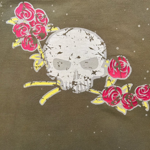 Moss Green Skull & Roses Tee - Picture 2 of 4